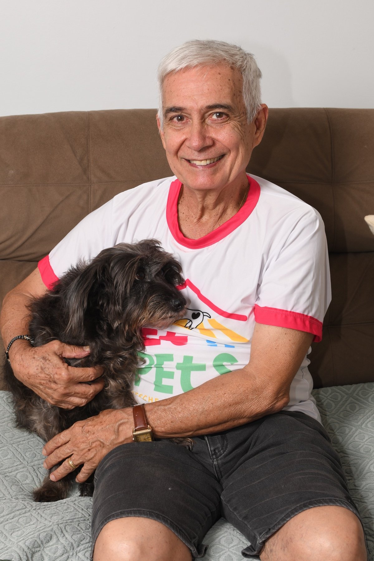 Cairo com a cadela Pretinha